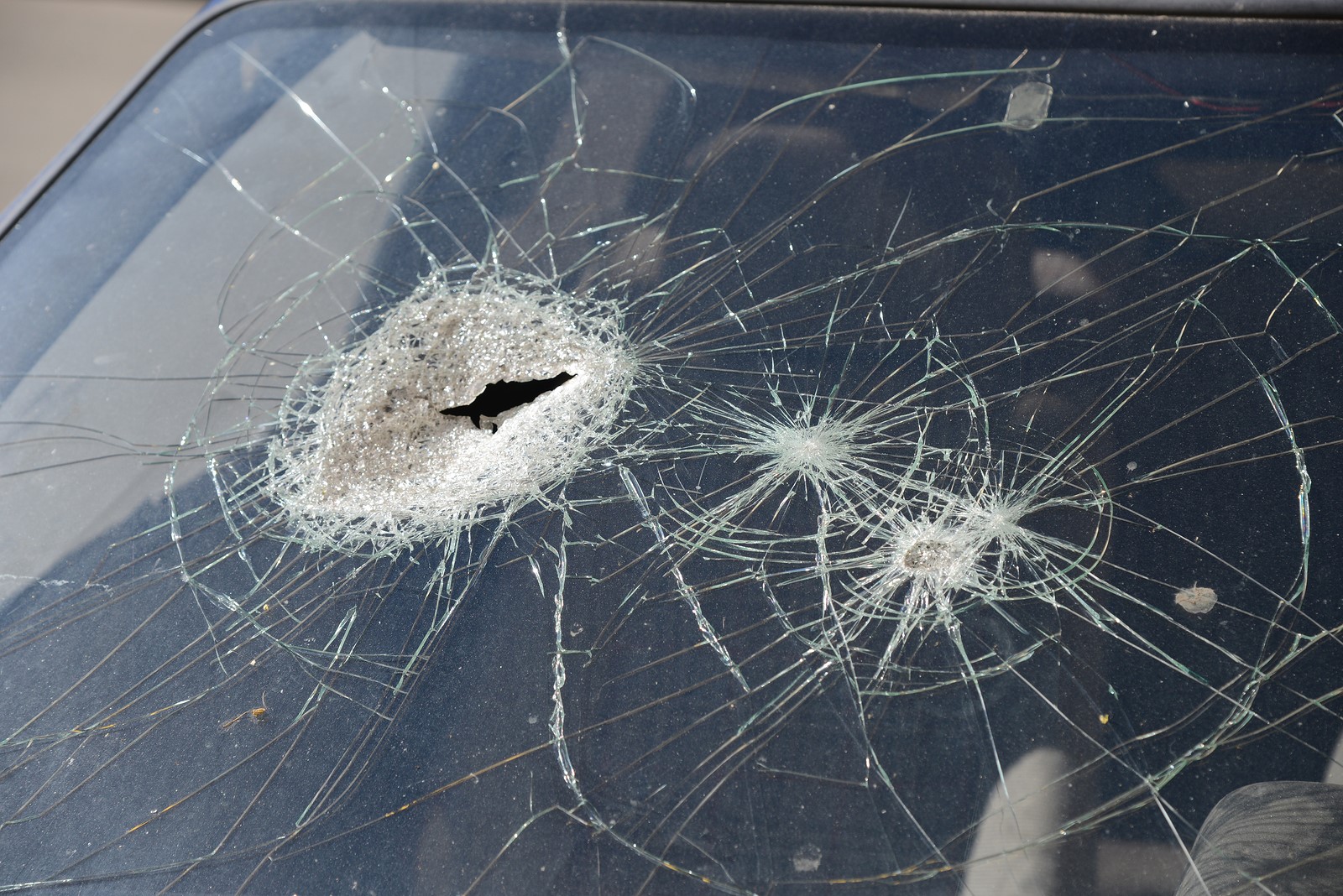 Bellevue Auto Glass Repair: How to Stop Windshield Cracks from Growing